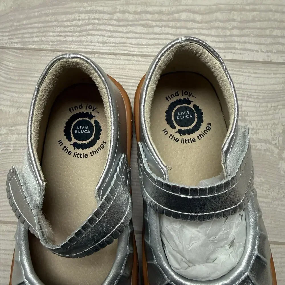 LIVIE AND LUCA Silver Ruffle Mary Jane’s Shoes SZ 9 Girls Shoes